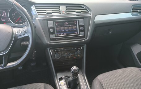 Volkswagen Tiguan II, 2017 год, 2 190 000 рублей, 24 фотография
