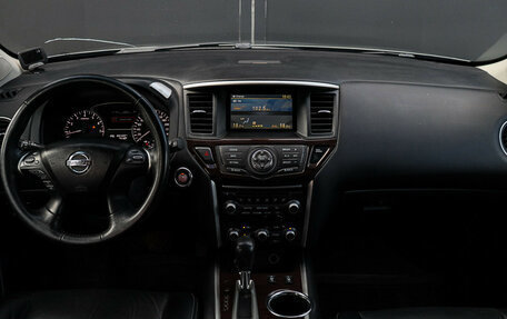 Nissan Pathfinder, 2016 год, 1 800 000 рублей, 11 фотография