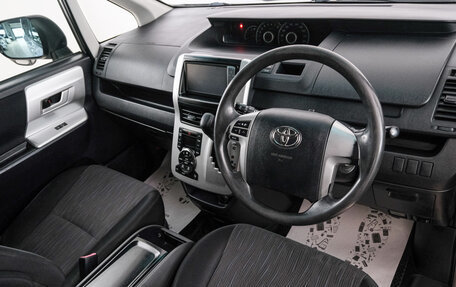 Toyota Noah III, 2010 год, 1 399 000 рублей, 13 фотография