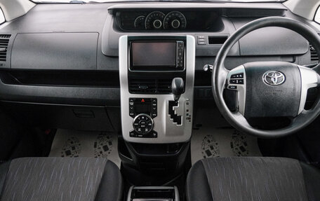 Toyota Noah III, 2010 год, 1 399 000 рублей, 11 фотография
