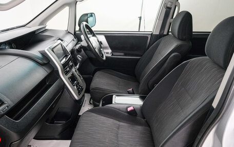 Toyota Noah III, 2010 год, 1 399 000 рублей, 8 фотография