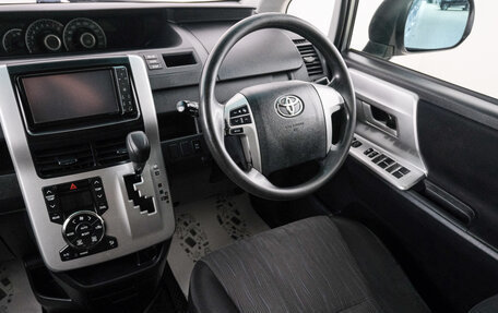 Toyota Noah III, 2010 год, 1 399 000 рублей, 12 фотография