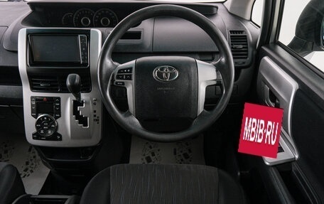 Toyota Noah III, 2010 год, 1 399 000 рублей, 15 фотография