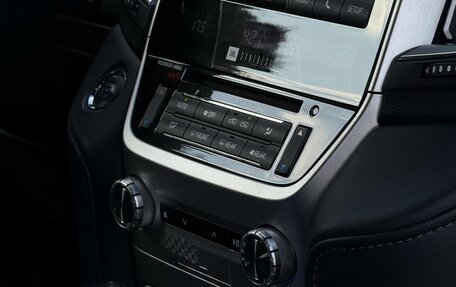 Toyota Land Cruiser 200, 2020 год, 4 800 000 рублей, 7 фотография