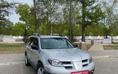 Mitsubishi Outlander III рестайлинг 3, 2003 год, 610 000 рублей, 2 фотография
