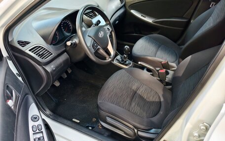 Hyundai Solaris II рестайлинг, 2015 год, 785 000 рублей, 12 фотография