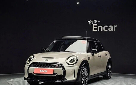 MINI Hatch, 2022 год, 1 560 000 рублей, 2 фотография