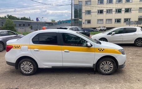 Renault Logan II, 2018 год, 850 000 рублей, 3 фотография