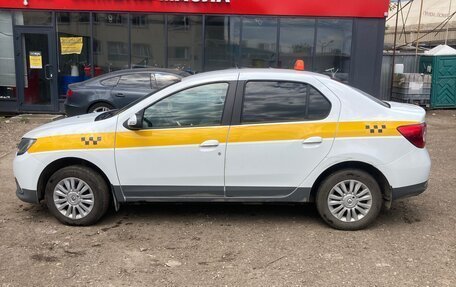 Renault Logan II, 2018 год, 850 000 рублей, 2 фотография