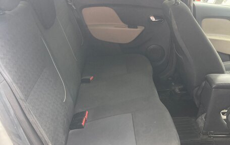 Renault Logan II, 2018 год, 850 000 рублей, 8 фотография