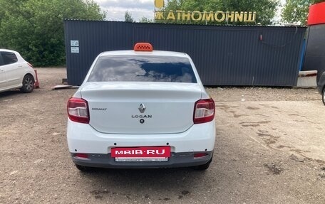 Renault Logan II, 2018 год, 850 000 рублей, 6 фотография