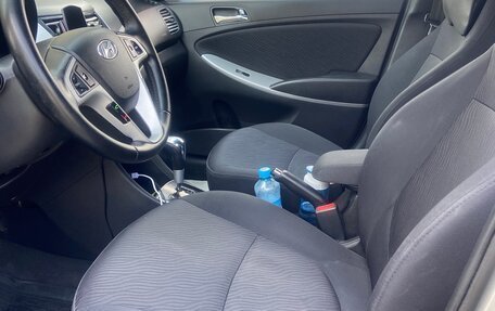 Hyundai Solaris II рестайлинг, 2012 год, 1 100 000 рублей, 5 фотография
