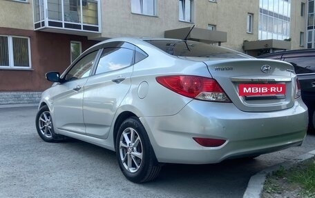 Hyundai Solaris II рестайлинг, 2012 год, 1 100 000 рублей, 4 фотография