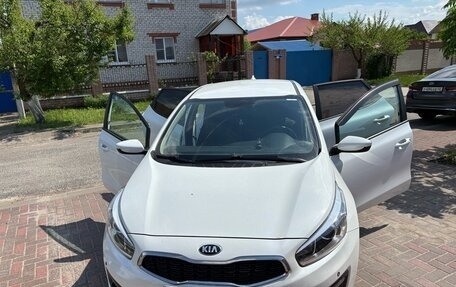 KIA cee'd III, 2017 год, 1 390 000 рублей, 2 фотография
