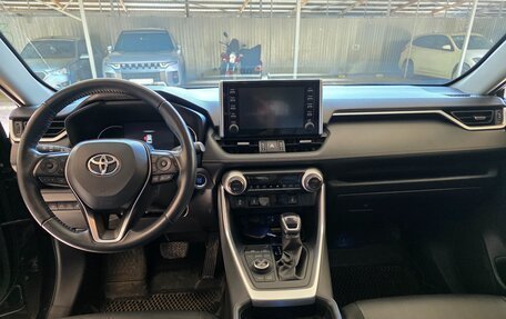 Toyota RAV4, 2020 год, 3 300 000 рублей, 6 фотография