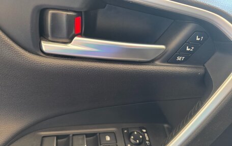 Toyota RAV4, 2020 год, 3 300 000 рублей, 13 фотография