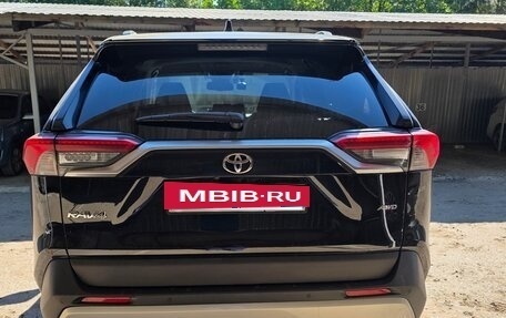Toyota RAV4, 2020 год, 3 300 000 рублей, 2 фотография