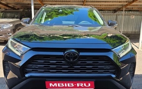 Toyota RAV4, 2020 год, 3 300 000 рублей, 12 фотография