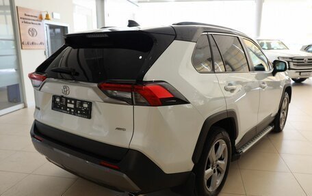 Toyota RAV4, 2021 год, 3 200 000 рублей, 5 фотография