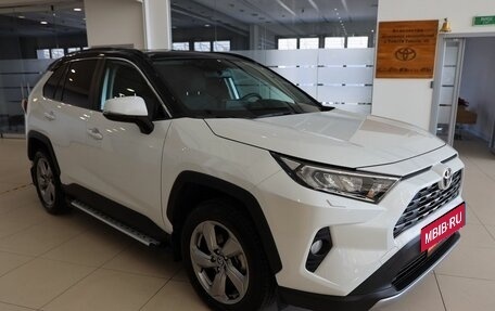 Toyota RAV4, 2021 год, 3 200 000 рублей, 3 фотография