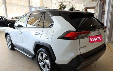 Toyota RAV4, 2021 год, 3 200 000 рублей, 7 фотография