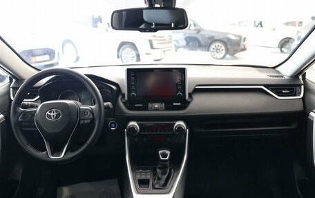 Toyota RAV4, 2021 год, 3 200 000 рублей, 17 фотография