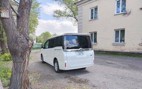 Toyota Voxy III, 2016 год, 2 030 000 рублей, 9 фотография
