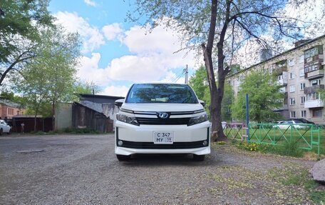 Toyota Voxy III, 2016 год, 2 030 000 рублей, 10 фотография