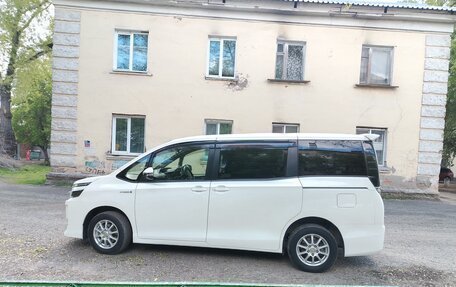 Toyota Voxy III, 2016 год, 2 030 000 рублей, 8 фотография