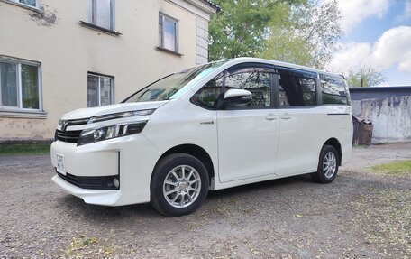 Toyota Voxy III, 2016 год, 2 030 000 рублей, 7 фотография