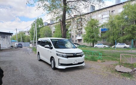 Toyota Voxy III, 2016 год, 2 030 000 рублей, 11 фотография