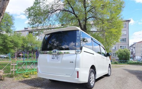 Toyota Voxy III, 2016 год, 2 030 000 рублей, 6 фотография