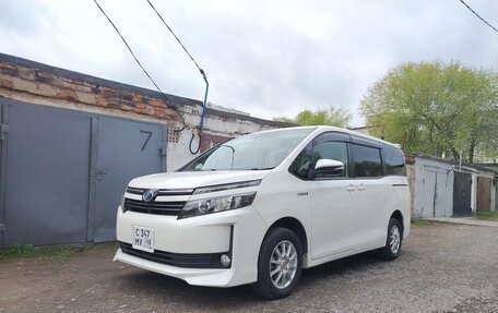Toyota Voxy III, 2016 год, 2 030 000 рублей, 15 фотография