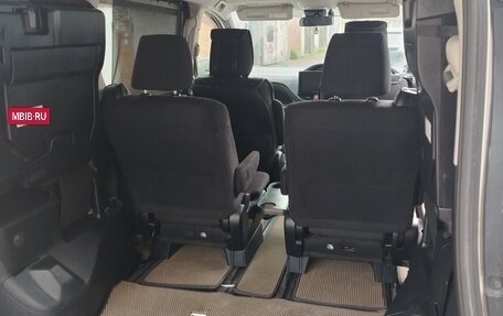 Toyota Voxy III, 2016 год, 2 030 000 рублей, 16 фотография
