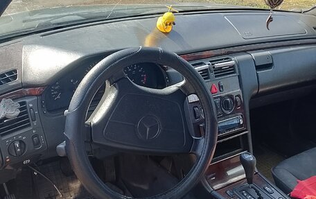 Mercedes-Benz E-Класс, 1997 год, 150 000 рублей, 3 фотография