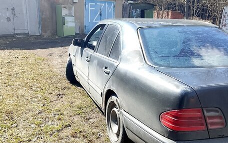 Mercedes-Benz E-Класс, 1997 год, 150 000 рублей, 5 фотография