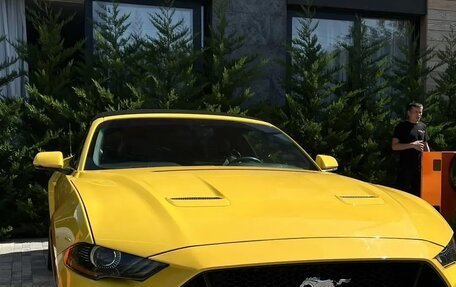 Ford Mustang VI рестайлинг, 2018 год, 3 000 000 рублей, 2 фотография