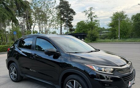Honda HR-V II, 2022 год, 2 000 000 рублей, 2 фотография