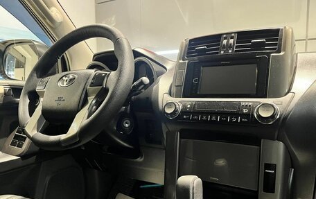 Toyota Land Cruiser Prado 150 рестайлинг 2, 2011 год, 3 590 000 рублей, 14 фотография