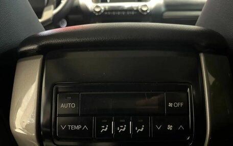 Toyota Land Cruiser Prado 150 рестайлинг 2, 2011 год, 3 590 000 рублей, 25 фотография