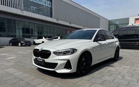 BMW 1 серия, 2023 год, 2 300 000 рублей, 1 фотография