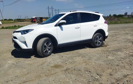 Toyota RAV4, 2017 год, 2 580 000 рублей, 4 фотография