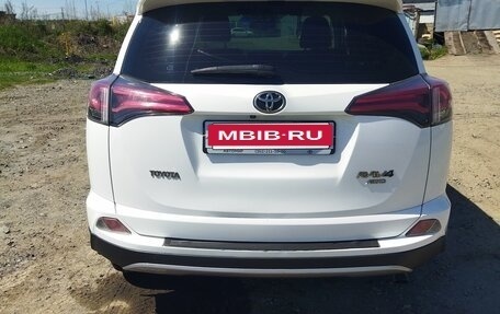 Toyota RAV4, 2017 год, 2 580 000 рублей, 2 фотография