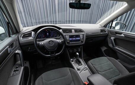 Volkswagen Tiguan II, 2017 год, 2 579 000 рублей, 9 фотография