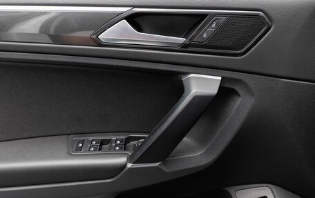 Volkswagen Tiguan II, 2017 год, 2 579 000 рублей, 17 фотография