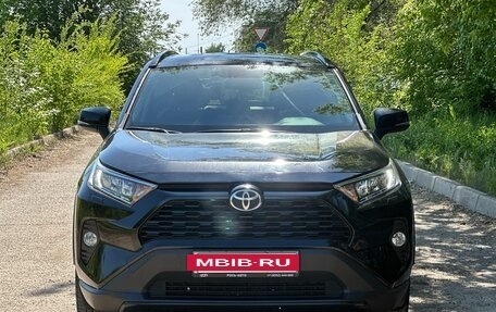 Toyota RAV4, 2021 год, 3 350 000 рублей, 2 фотография