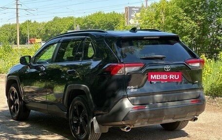 Toyota RAV4, 2021 год, 3 350 000 рублей, 7 фотография
