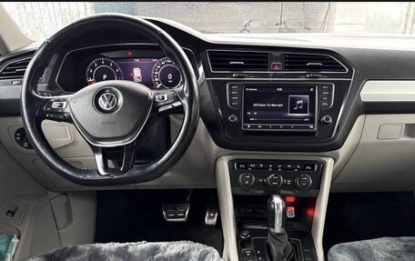 Volkswagen Tiguan II, 2017 год, 2 650 000 рублей, 2 фотография