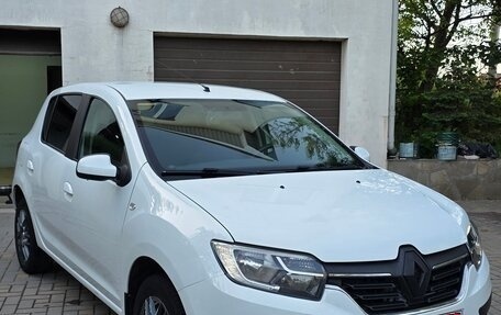 Renault Sandero II рестайлинг, 2018 год, 920 000 рублей, 2 фотография
