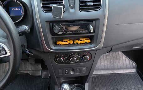 Renault Sandero II рестайлинг, 2018 год, 920 000 рублей, 9 фотография